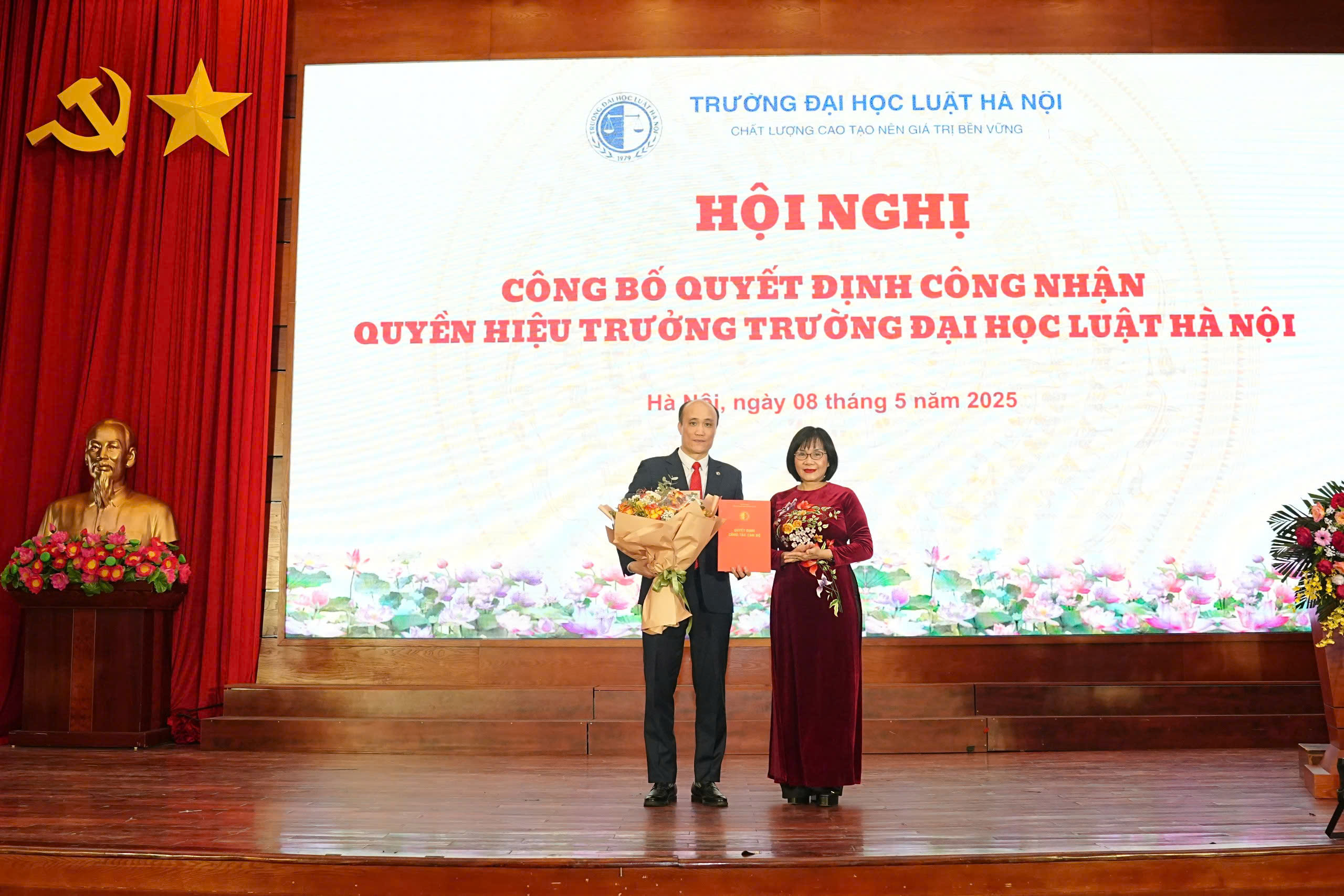 Hội nghị công bố Quyết định công nhận Quyền Hiệu trưởng Trường Đại học Luật Hà Nội